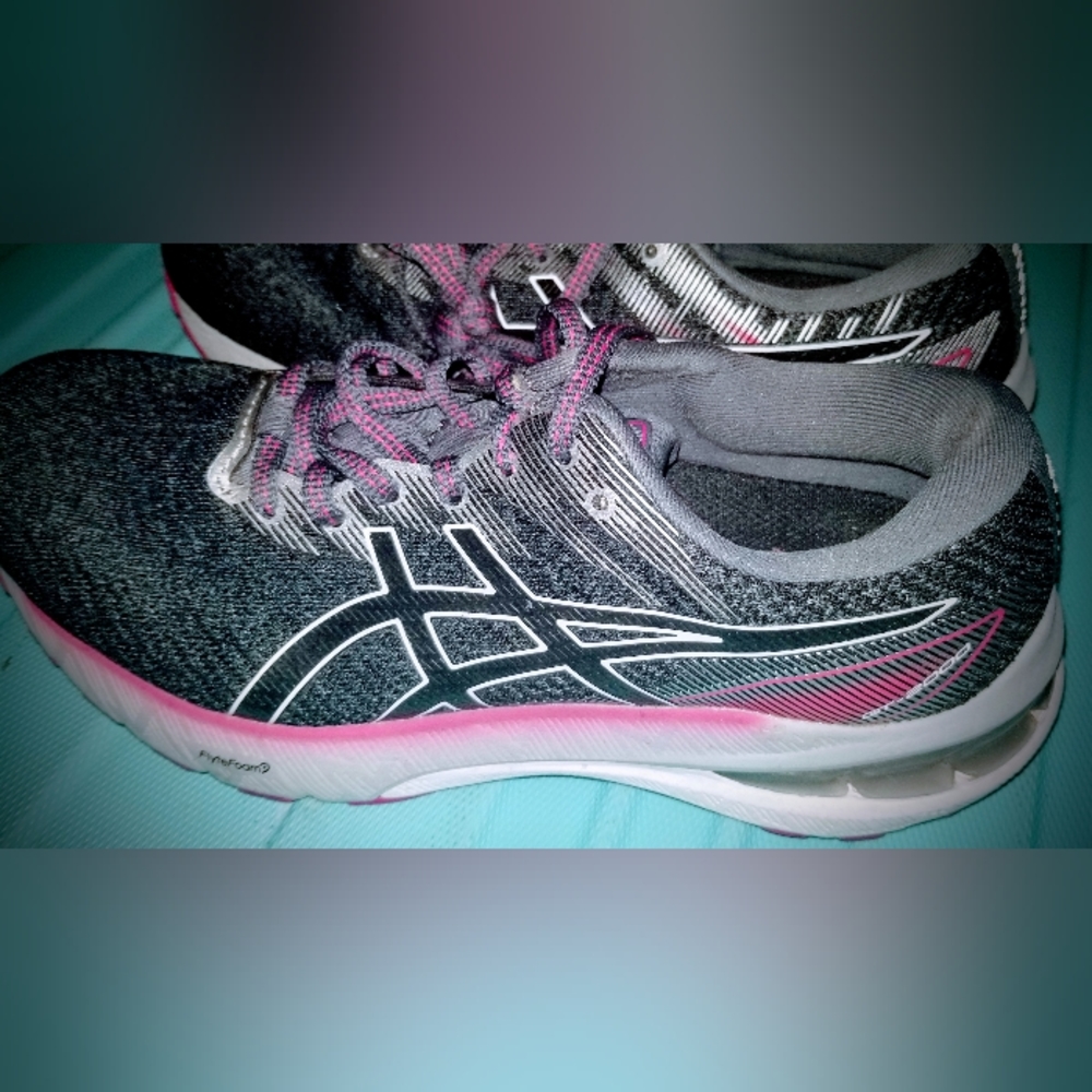 New Asics sz 7.5 /8